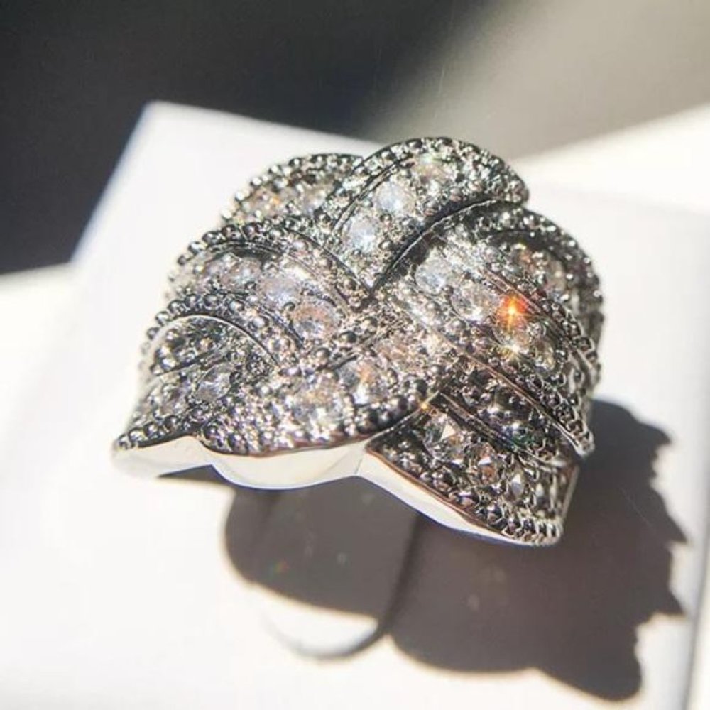 NEW 925 STERLING SILVER DIAMOND WENDING RING, CUTE RING, SHINY RING. - Picture 2 of 6